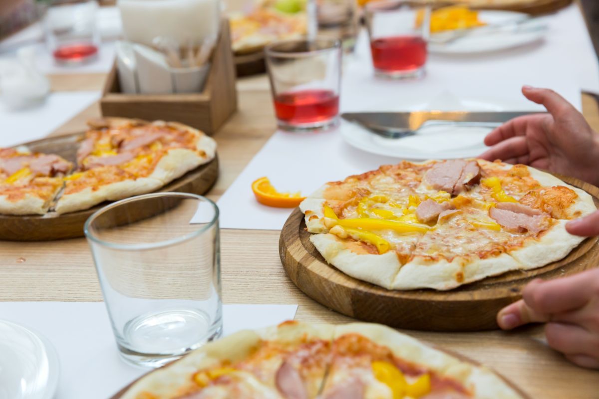 How to Host a Pizza Party For Your Kids